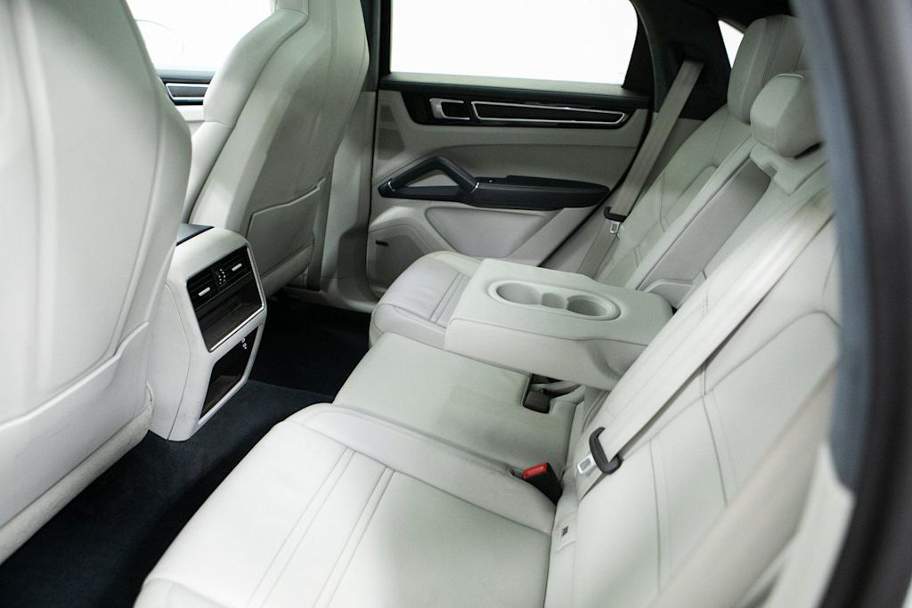 Thumbnail: 2023 Porsche Cayenne - 25
