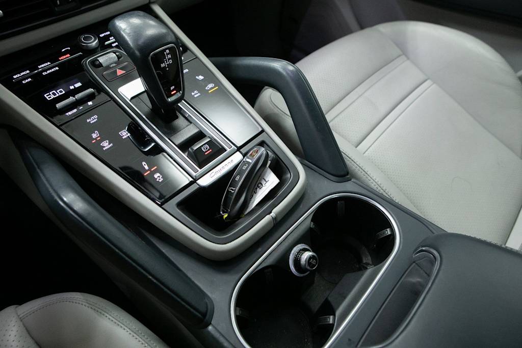 Thumbnail: 2023 Porsche Cayenne - 21