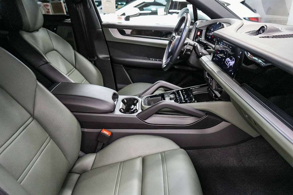 2024 Porsche Cayenne S 10