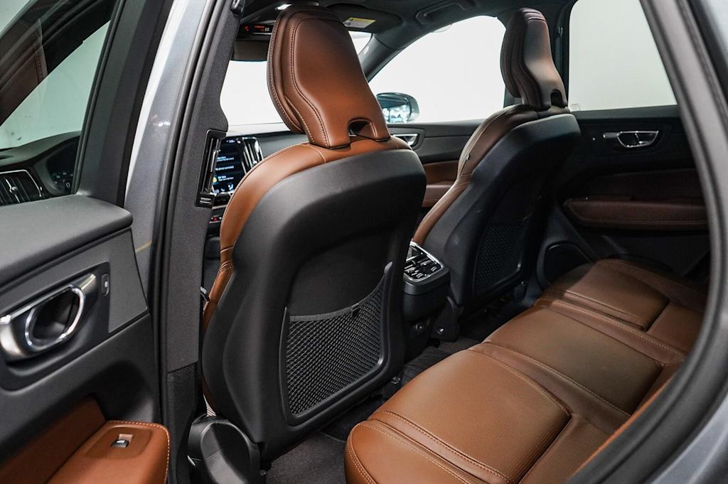 Thumbnail: 2021 Volvo XC60 - 12