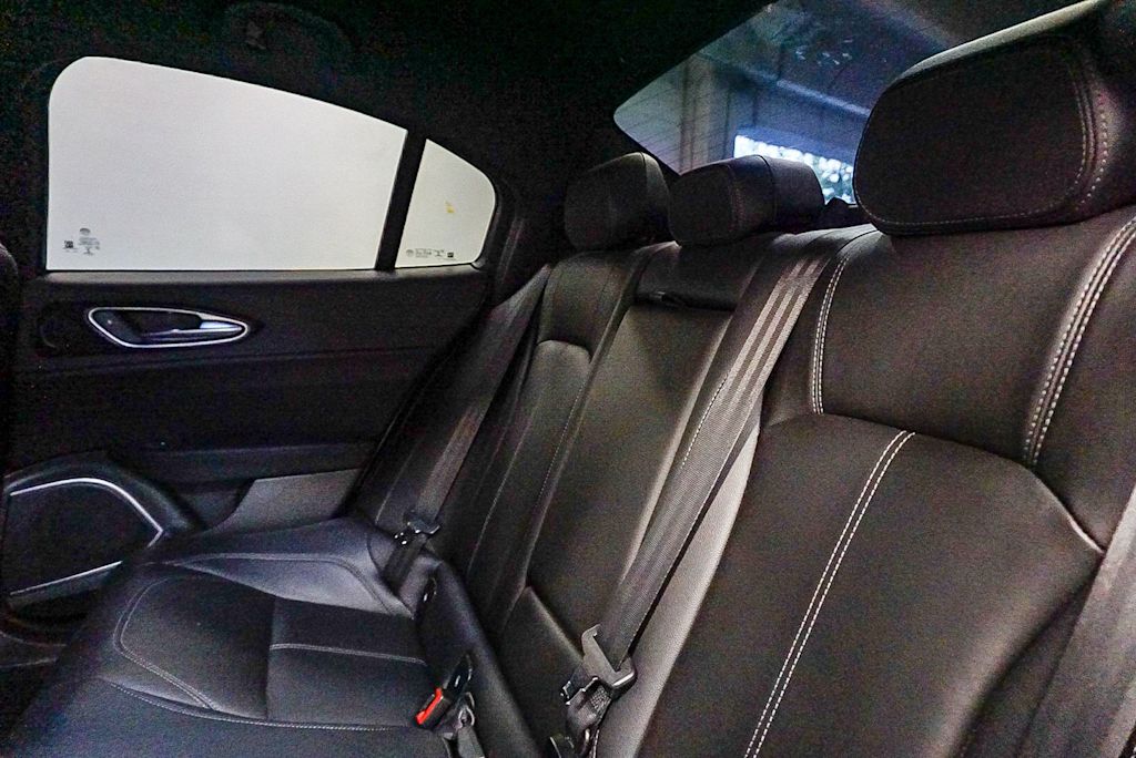 Thumbnail: 2022 Alfa Romeo Giulia - 10