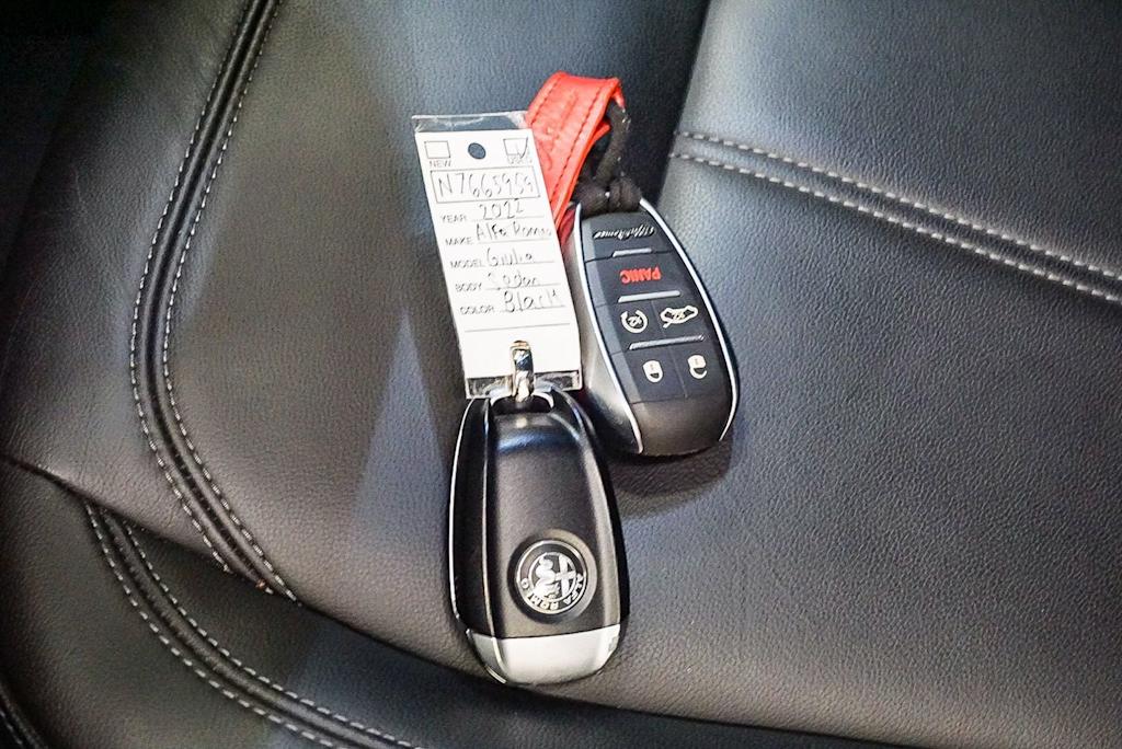 Thumbnail: 2022 Alfa Romeo Giulia - 15