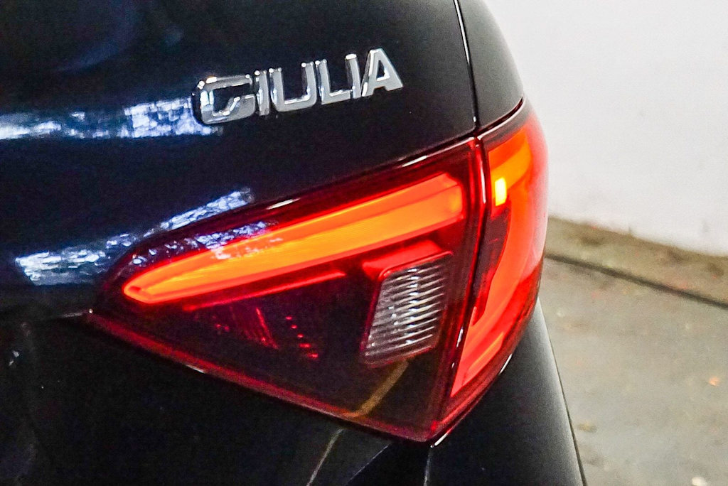 Thumbnail: 2022 Alfa Romeo Giulia - 22