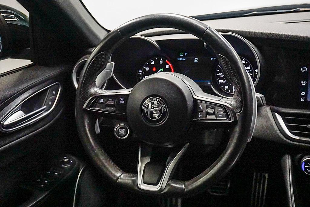 Thumbnail: 2022 Alfa Romeo Giulia - 12