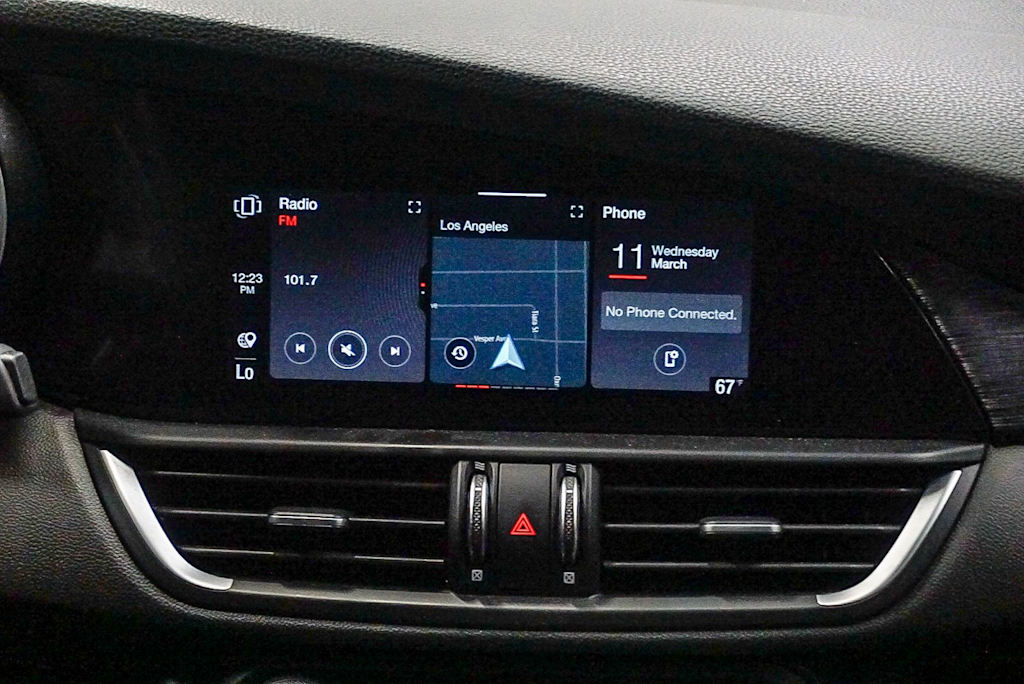 Thumbnail: 2022 Alfa Romeo Giulia - 13