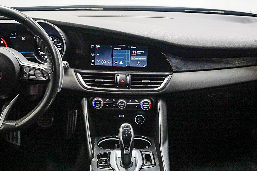 Thumbnail: 2022 Alfa Romeo Giulia - 11