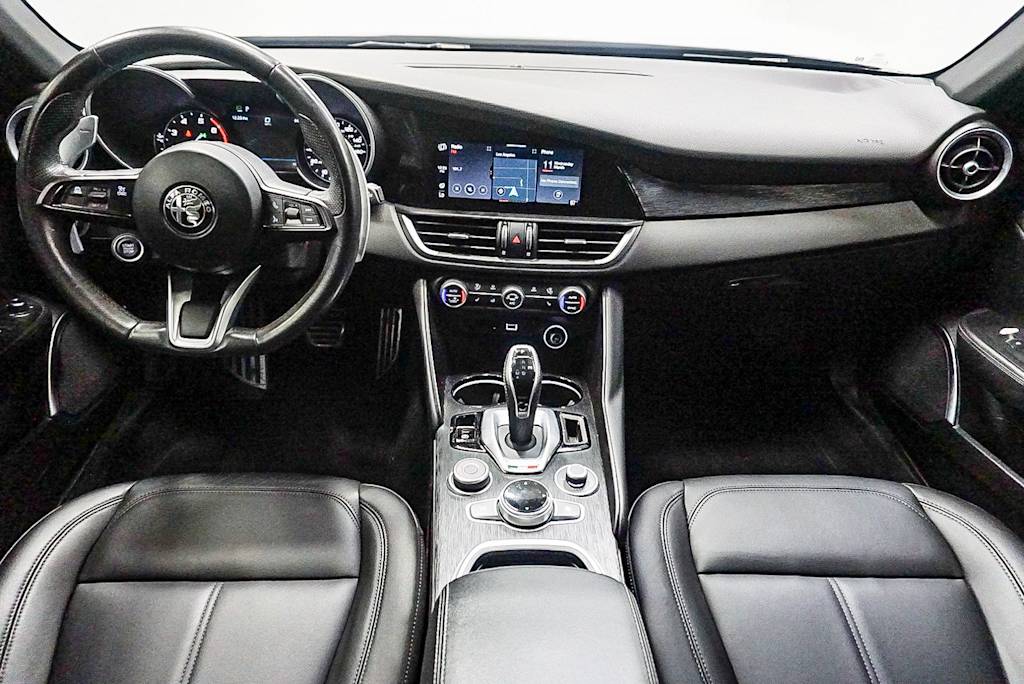 Thumbnail: 2022 Alfa Romeo Giulia - 7