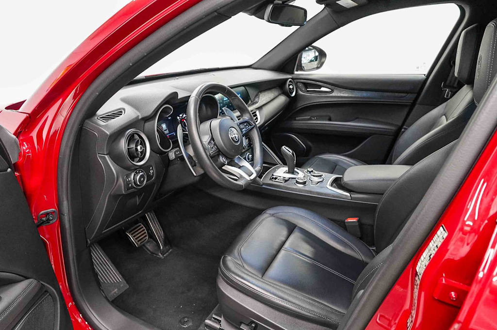 Thumbnail: 2023 Alfa Romeo Stelvio - 9