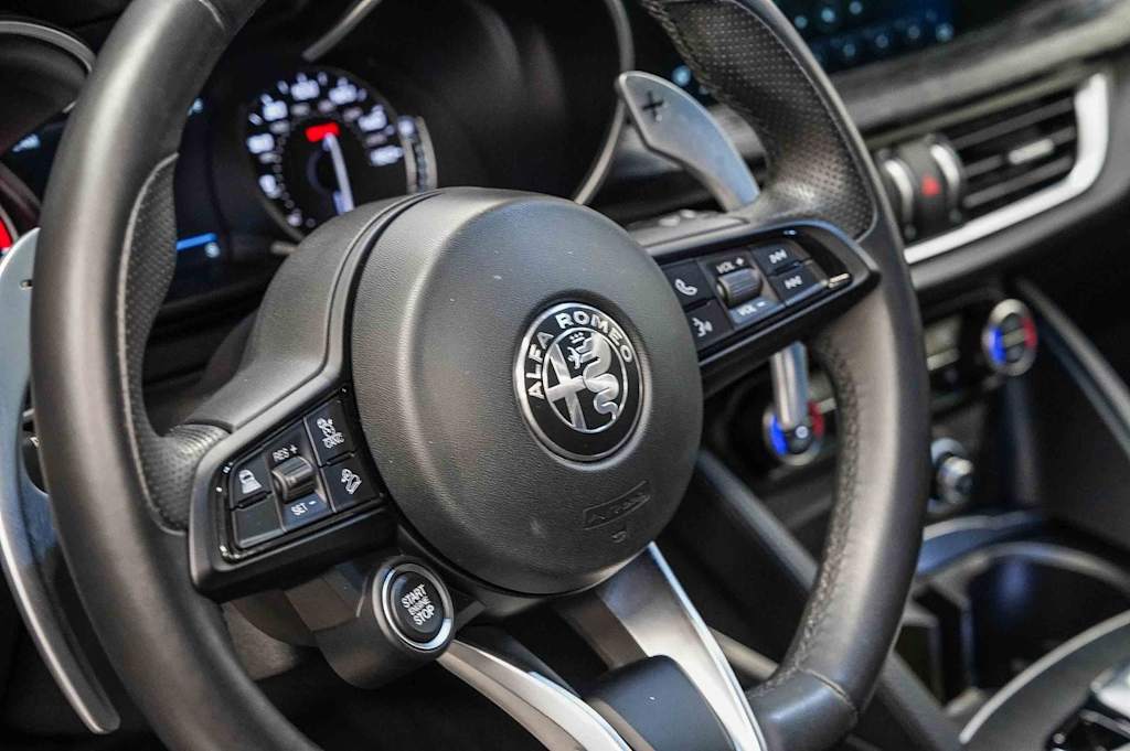 Thumbnail: 2023 Alfa Romeo Stelvio - 12