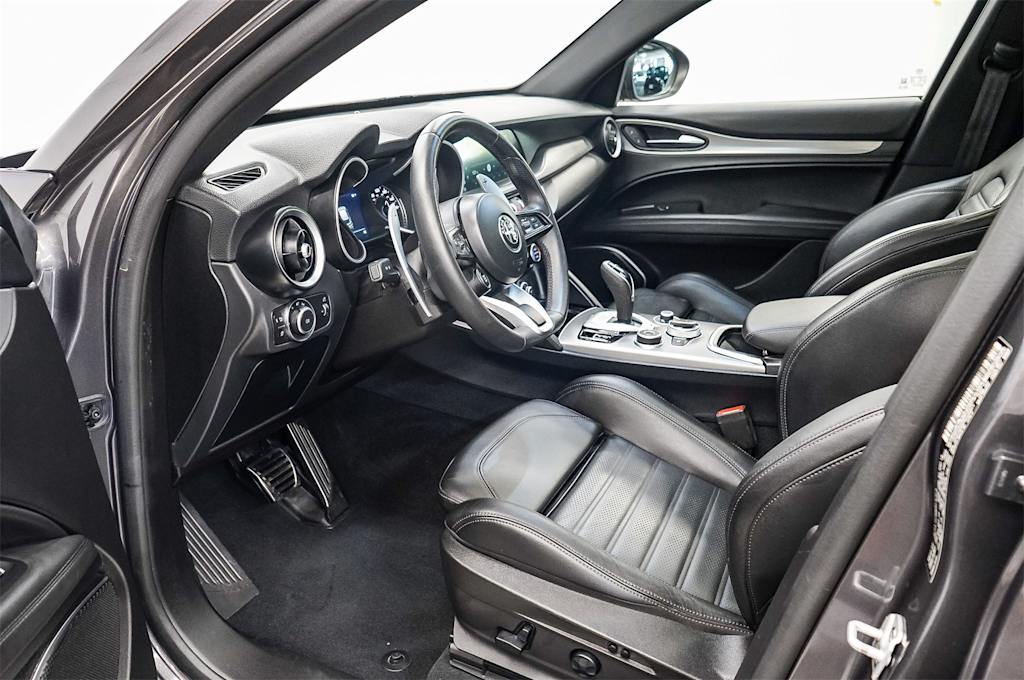 Thumbnail: 2022 Alfa Romeo Stelvio - 11