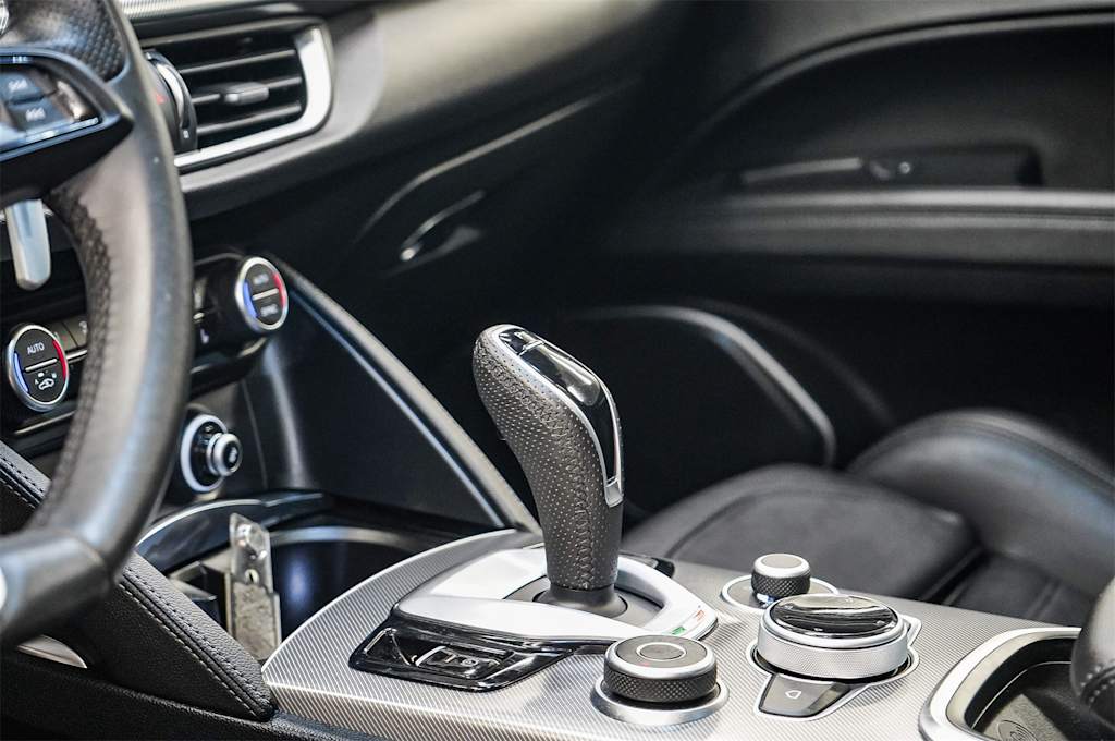 Thumbnail: 2022 Alfa Romeo Stelvio - 15