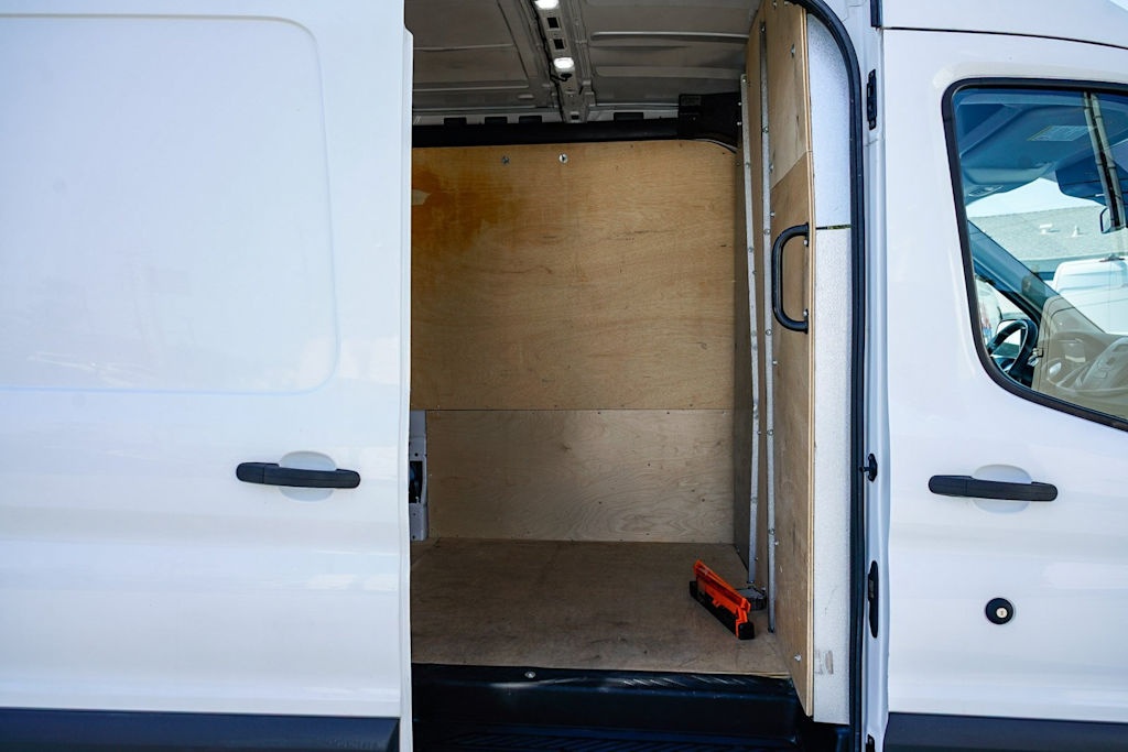 Thumbnail: 2018 Ford Transit Series - 23