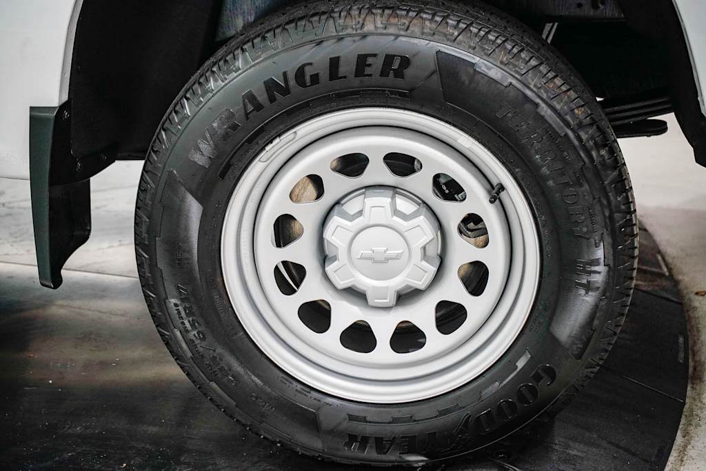 Thumbnail: 2024 Chevrolet Colorado - 6