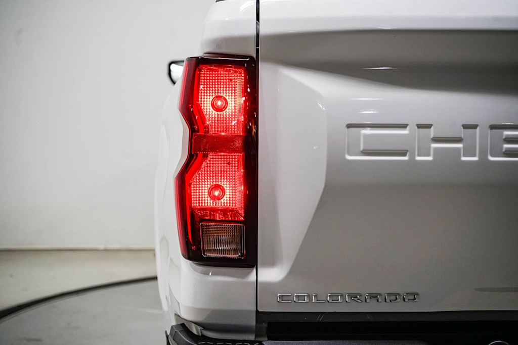 Thumbnail: 2024 Chevrolet Colorado - 21