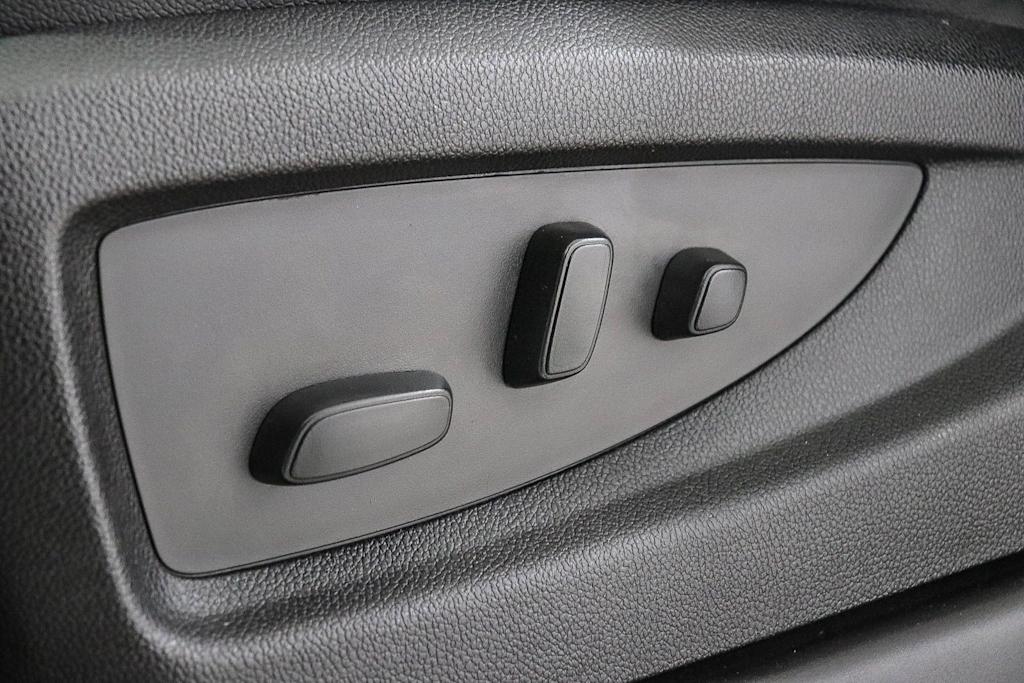 Thumbnail: 2017 Chevrolet Tahoe - 26