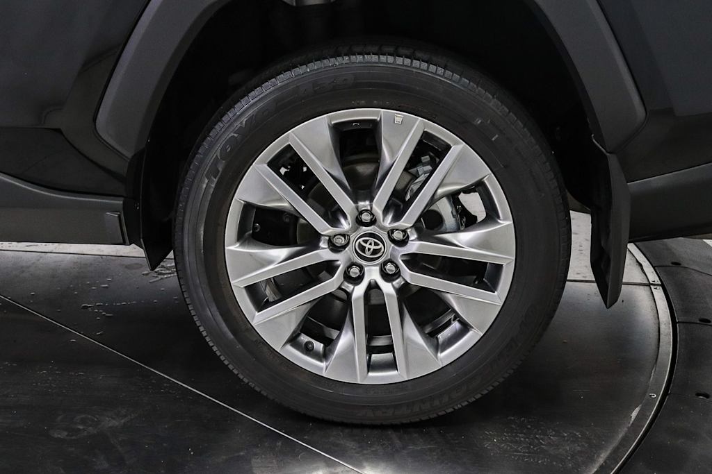 Thumbnail: 2022 Toyota RAV4 - 21