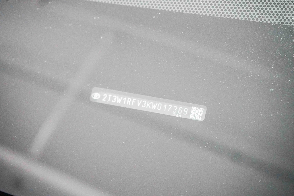 Thumbnail: 2019 Toyota RAV4 - 19