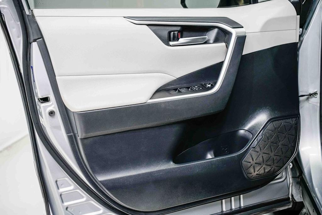 Thumbnail: 2019 Toyota RAV4 - 25