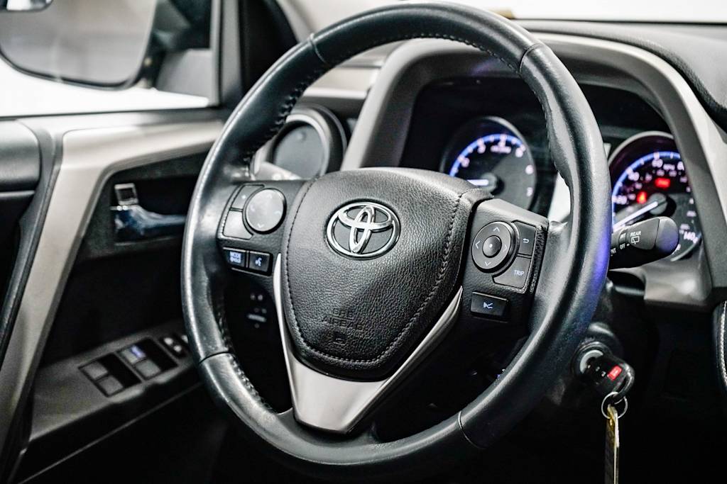 2018 Toyota RAV4 XLE 11