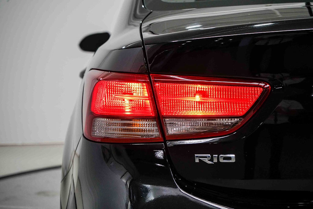 Thumbnail: 2021 Kia Rio - 22