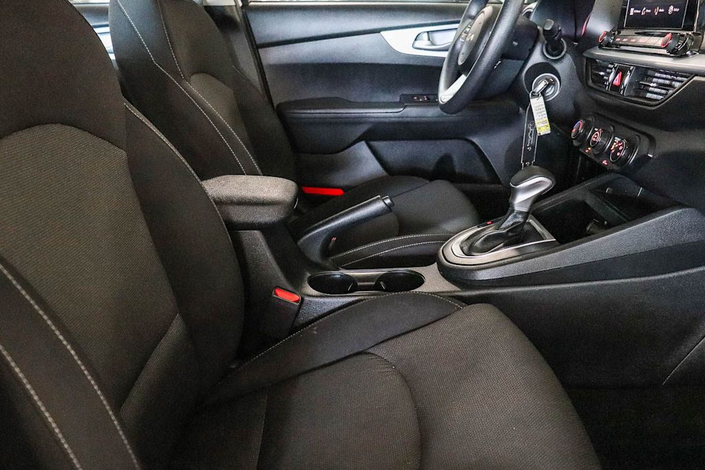 Thumbnail: 2023 Kia Forte - 9
