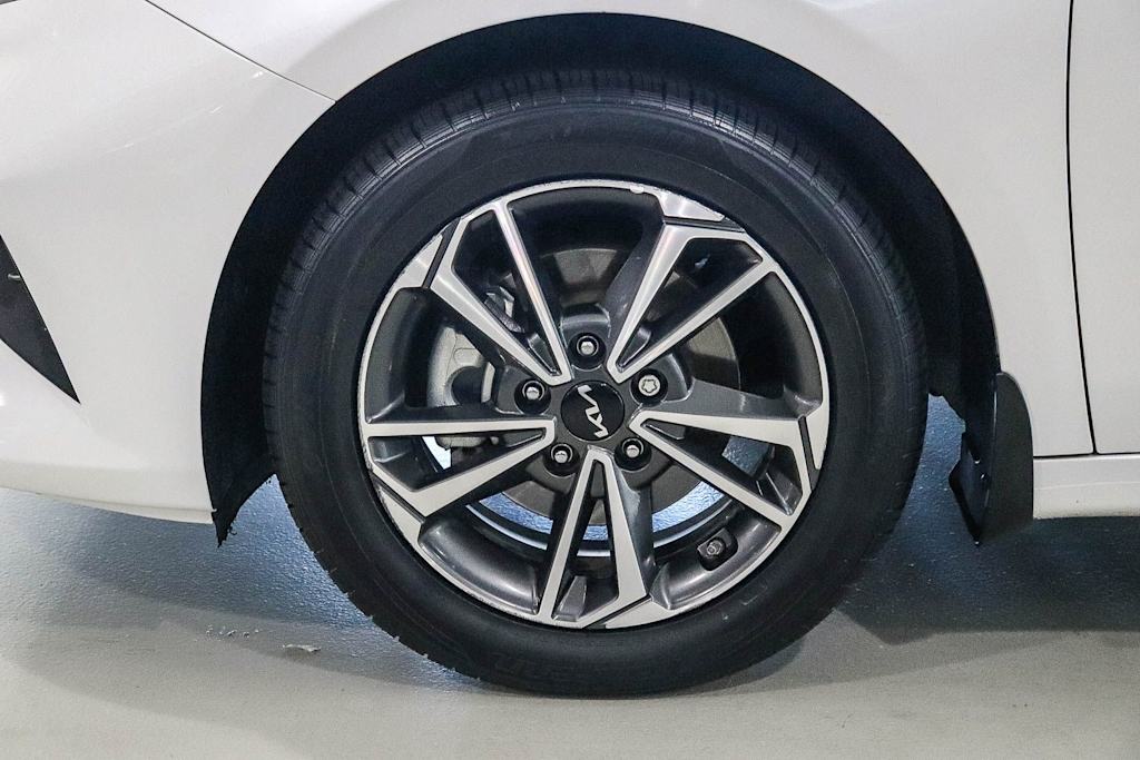 Thumbnail: 2023 Kia Forte - 6