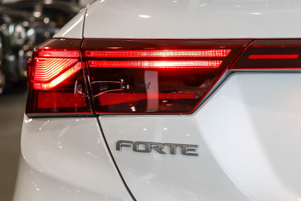 Thumbnail: 2023 Kia Forte - 23