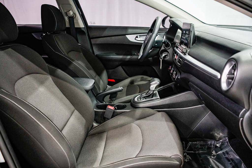 Thumbnail: 2023 Kia Forte - 8