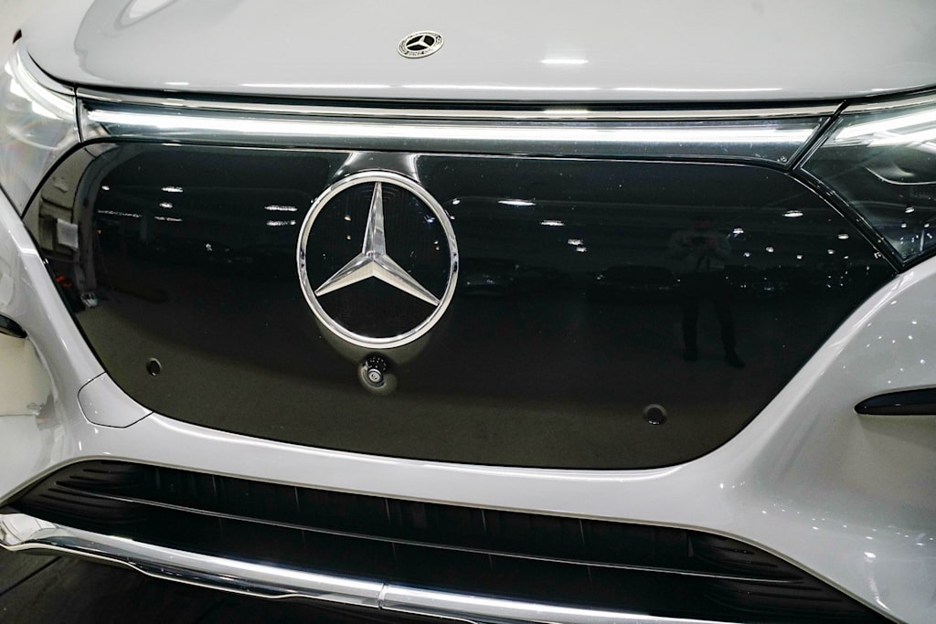 Thumbnail: 2023 Mercedes-Benz EQS - 19