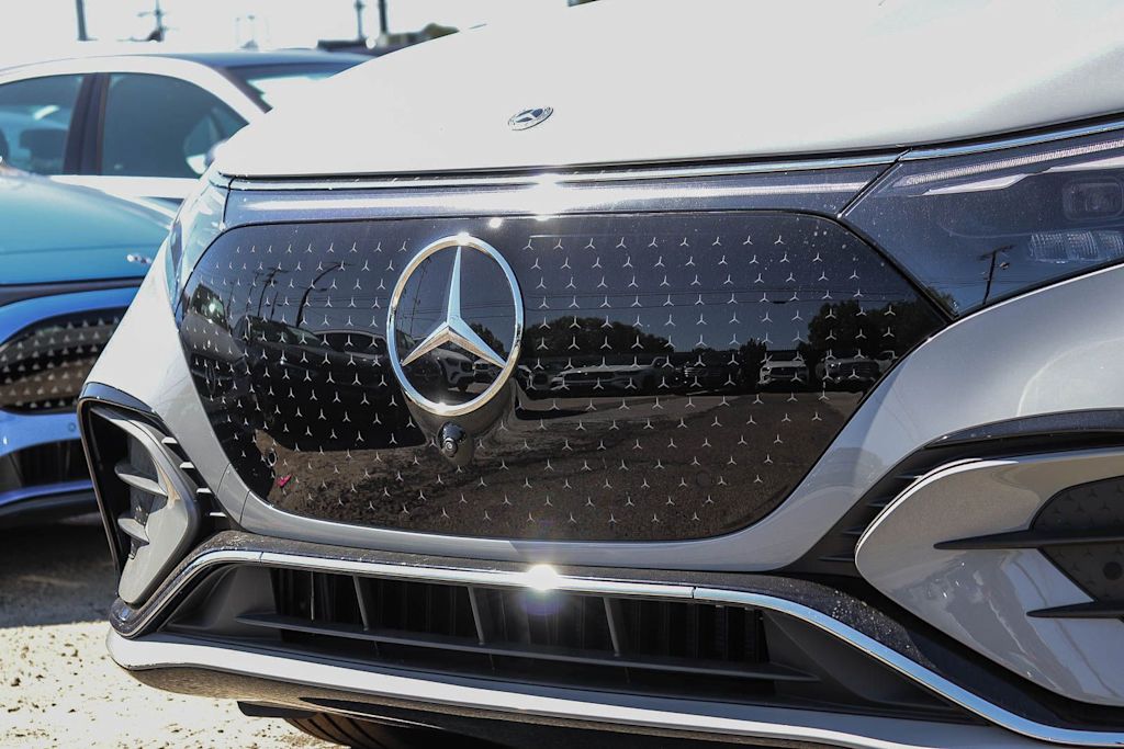 Thumbnail: 2026 Mercedes-Benz EQS - 17