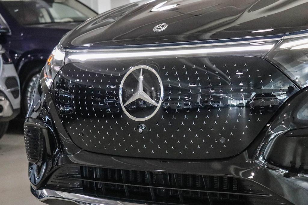 Thumbnail: 2023 Mercedes-Benz EQS - 7