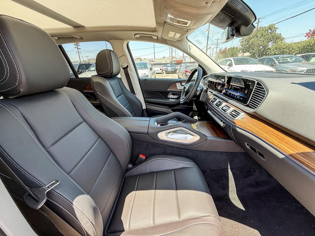 Thumbnail: 2025 Mercedes-Benz GLE - 9