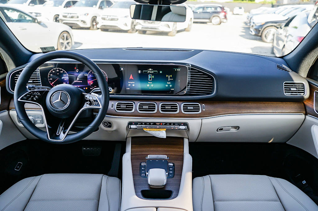 Thumbnail: 2026 Mercedes-Benz GLE - 2