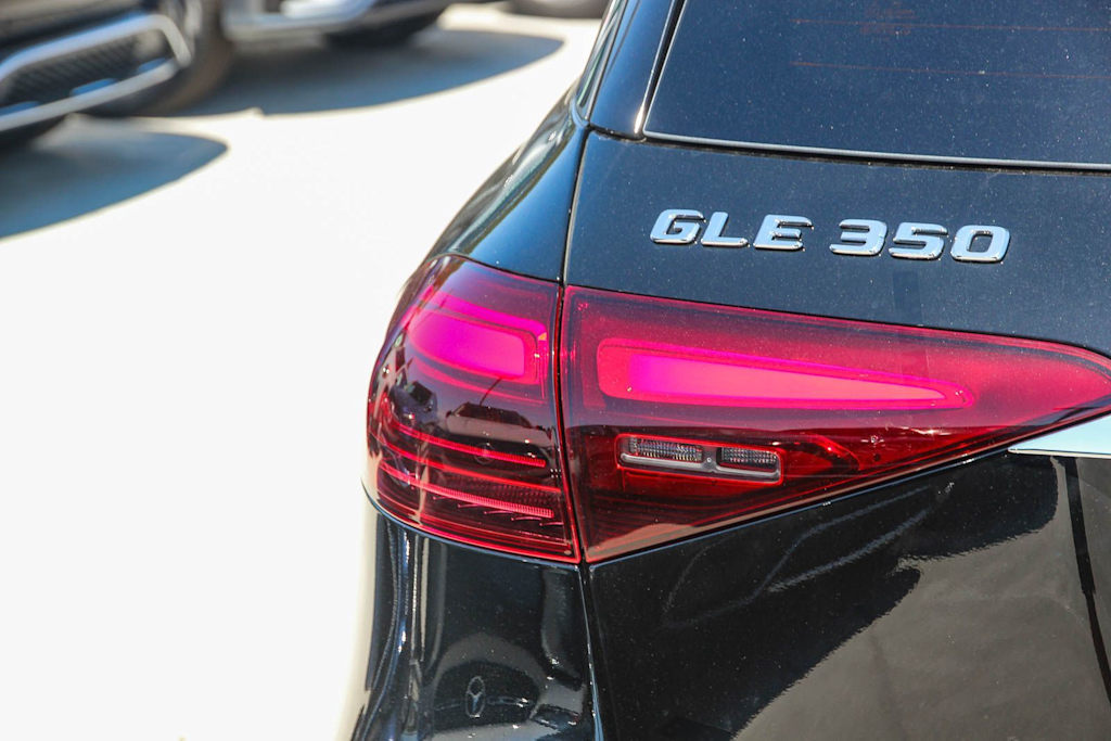 Thumbnail: 2026 Mercedes-Benz GLE - 18