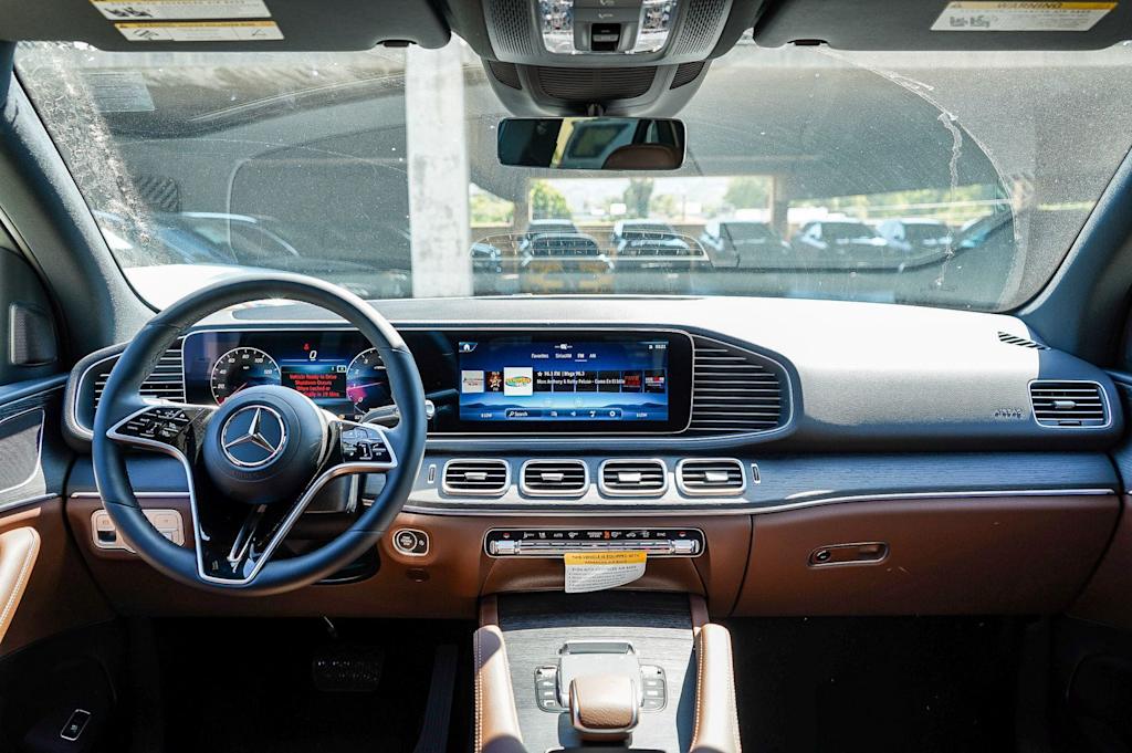 Thumbnail: 2026 Mercedes-Benz GLE - 2