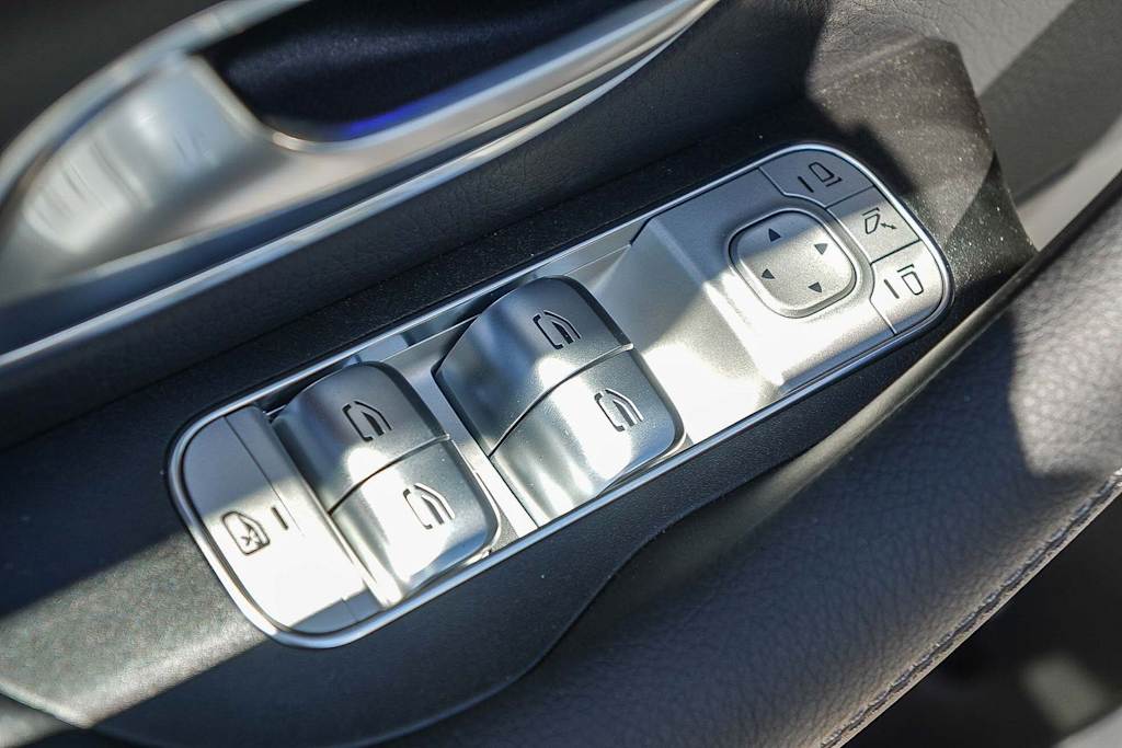 Thumbnail: 2026 Mercedes-Benz GLS - 23