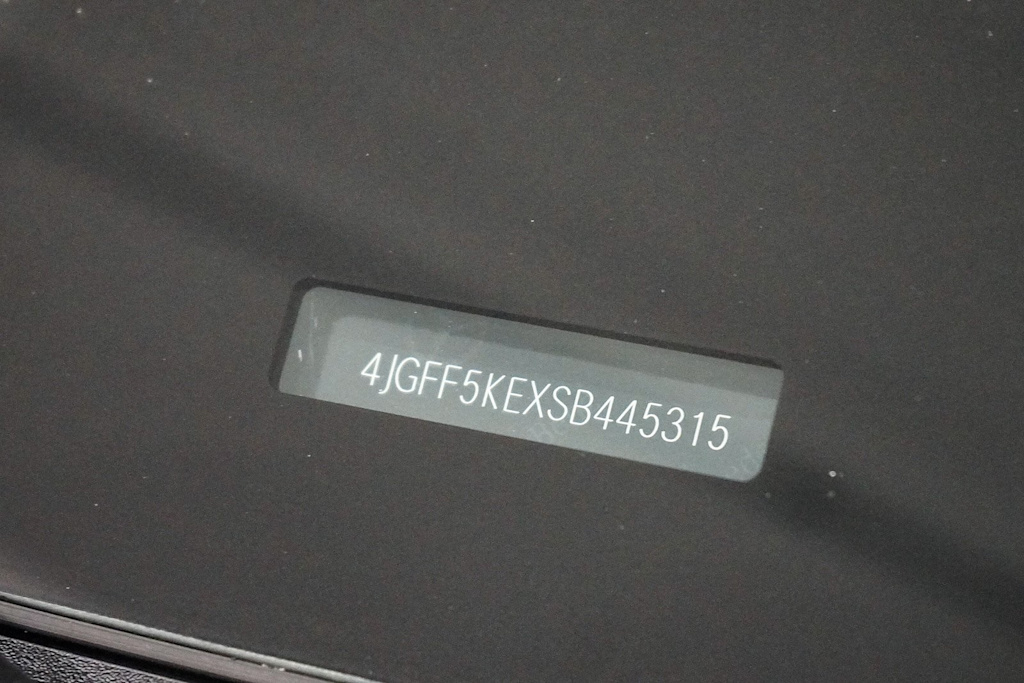 Thumbnail: 2025 Mercedes-Benz GLS - 15