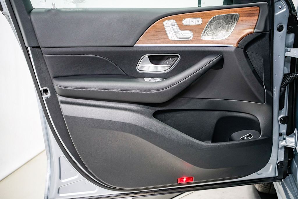 Thumbnail: 2025 Mercedes-Benz GLS - 24