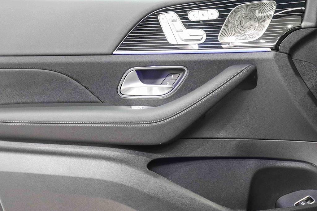 Thumbnail: 2026 Mercedes-Benz GLS - 41