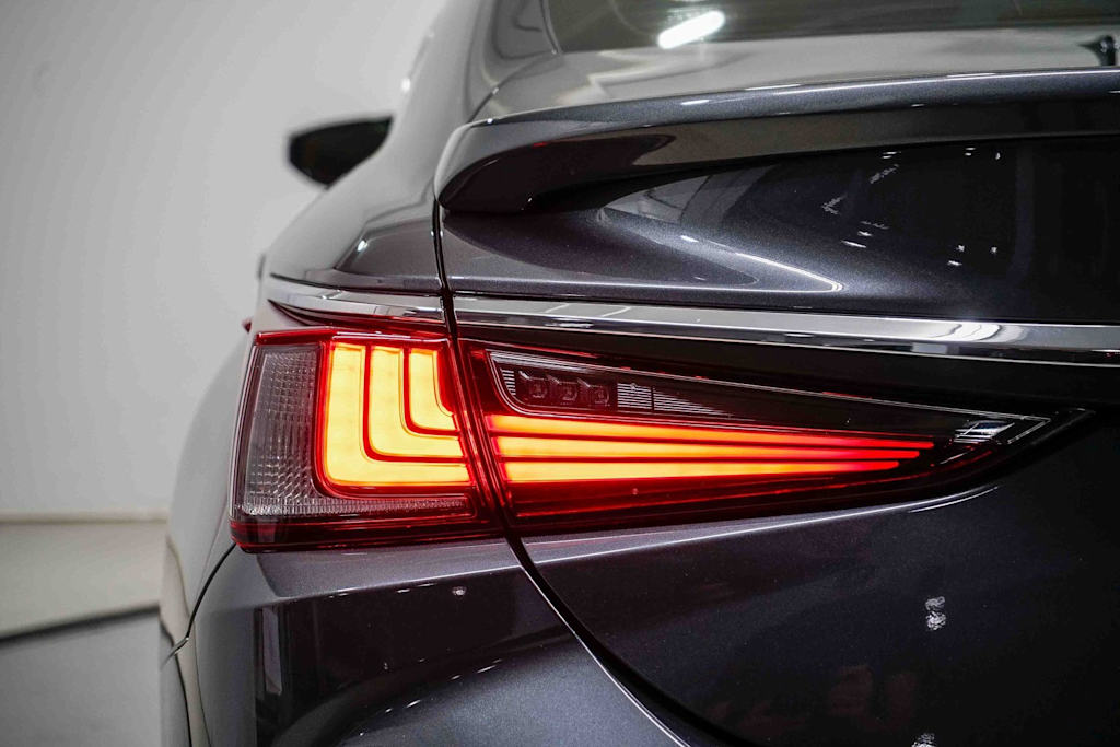 Thumbnail: 2025 Lexus ES - 22