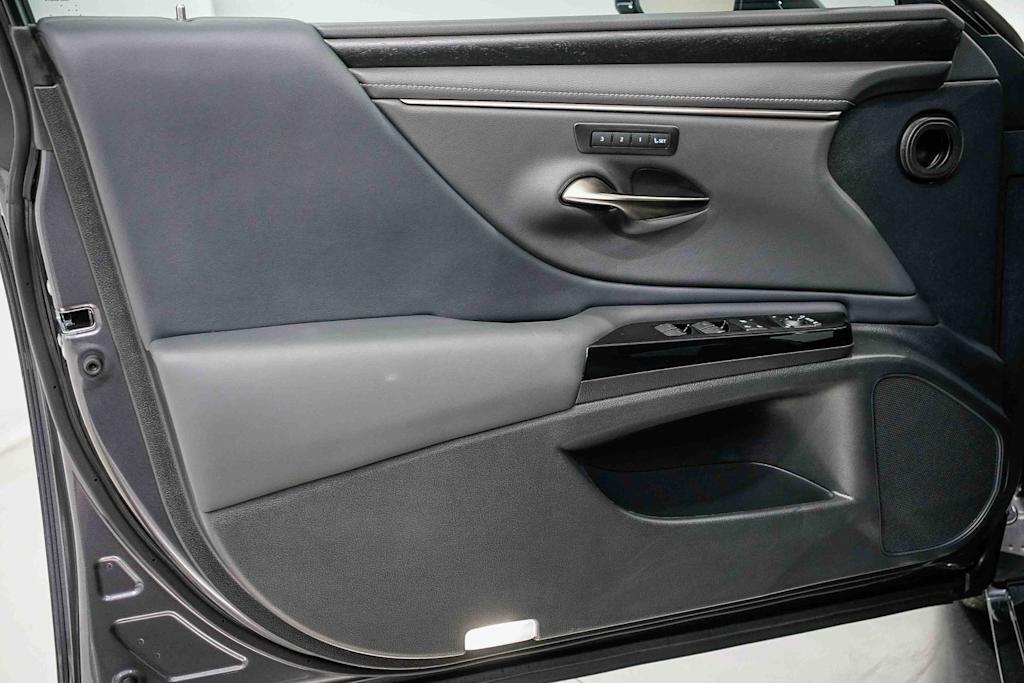 Thumbnail: 2025 Lexus ES - 23