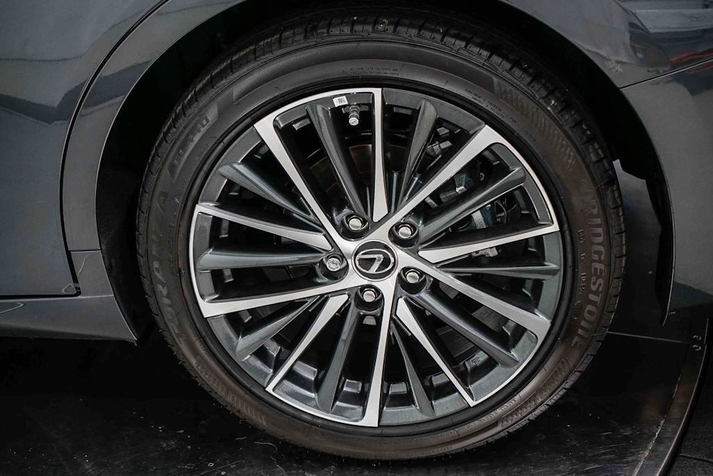 Thumbnail: 2025 Lexus ES - 5