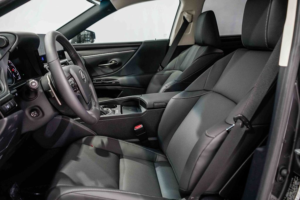 Thumbnail: 2025 Lexus ES - 9