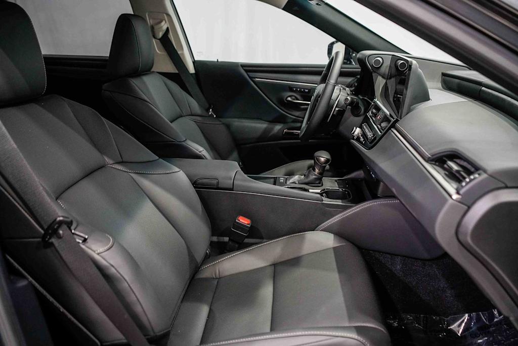 Thumbnail: 2025 Lexus ES - 8