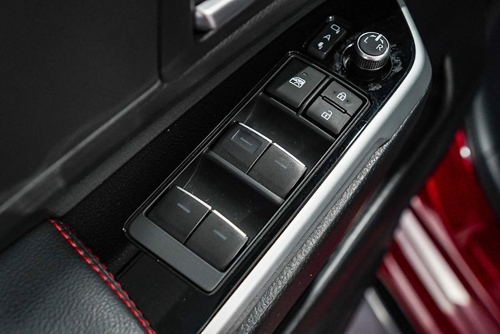 Thumbnail: 2025 Toyota Sienna - 25