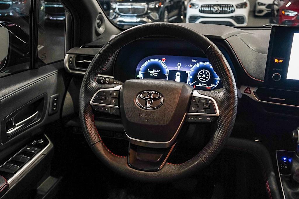 Thumbnail: 2025 Toyota Sienna - 9