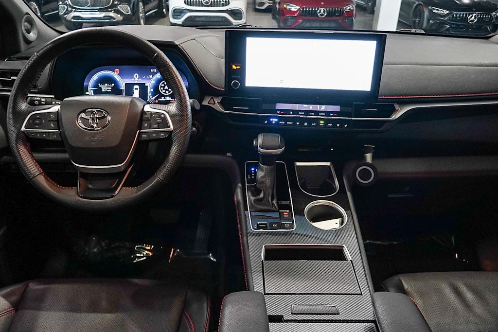 Thumbnail: 2025 Toyota Sienna - 2