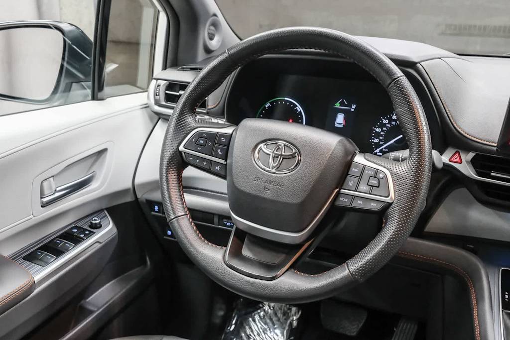 Thumbnail: 2024 Toyota Sienna - 2