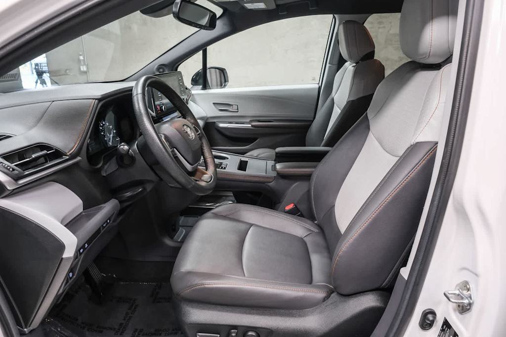 Thumbnail: 2024 Toyota Sienna - 10