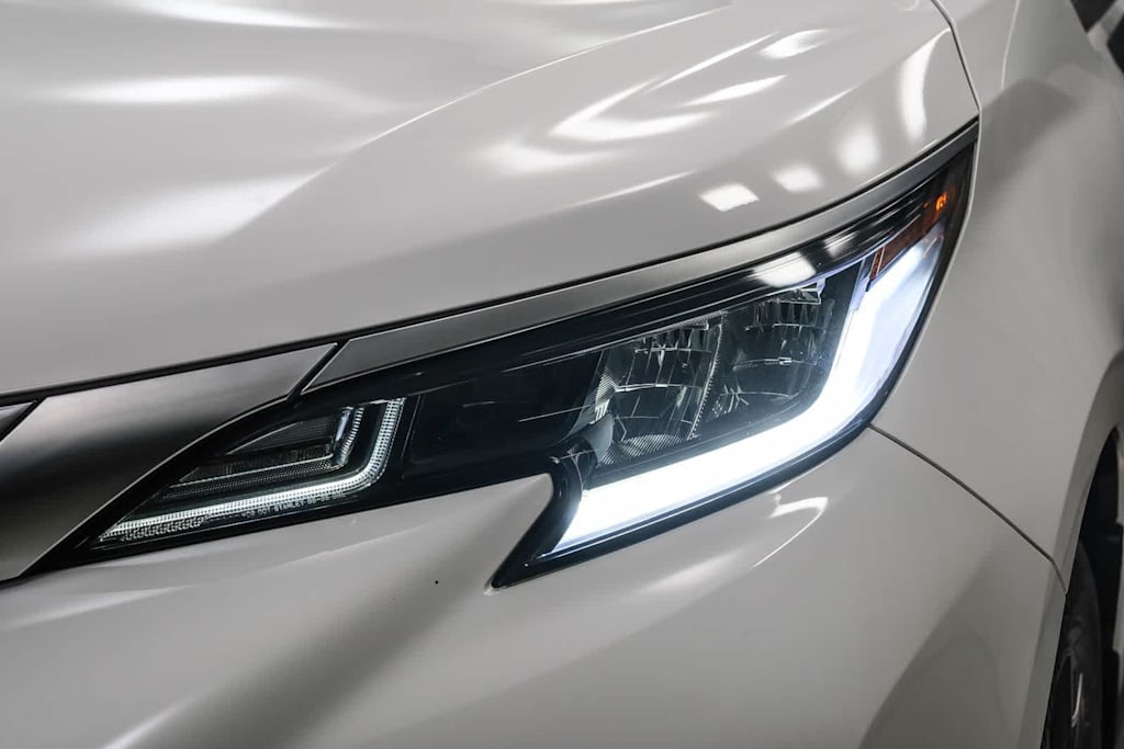 Thumbnail: 2024 Toyota Sienna - 21